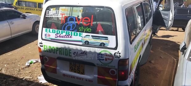 Toyota HiAce 2002 White - thumbnail 3