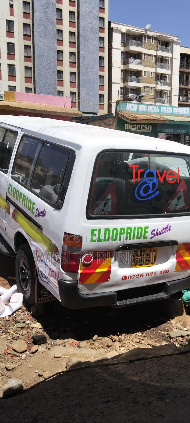 Toyota HiAce 2002 White - thumbnail 4