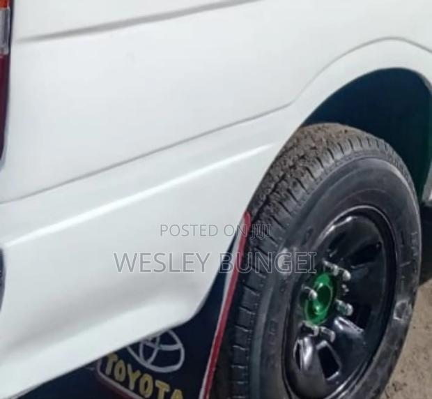 Toyota HiAce 2002 White - thumbnail 5
