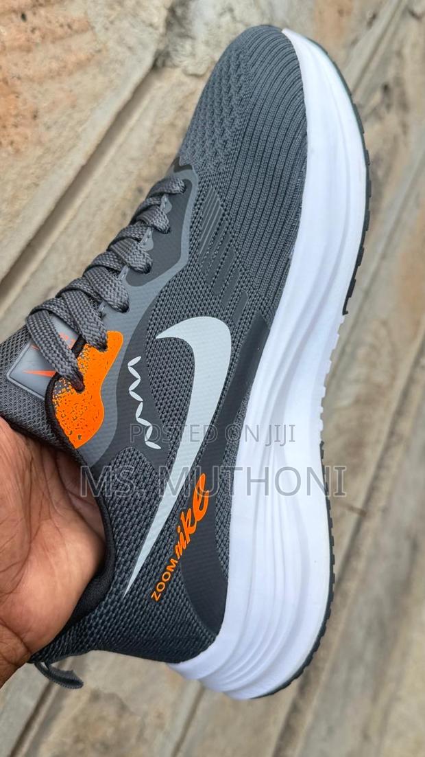 Breatheable Nike Zoom Trainers With a Responsive Cushioning. - thumbnail 2