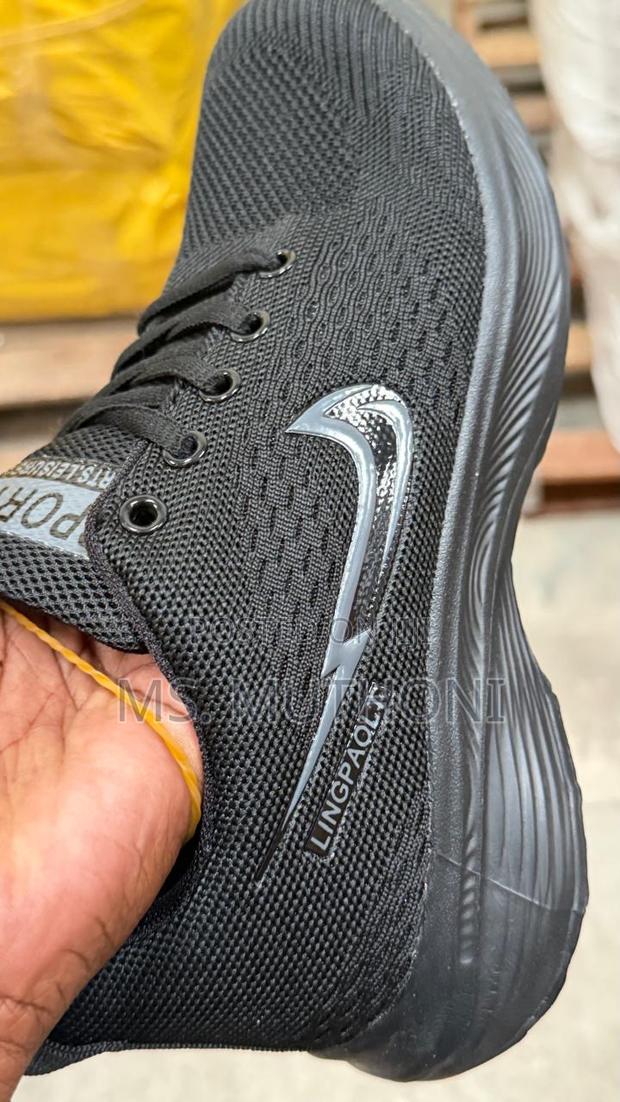 Breatheable Nike Zoom Trainers With a Responsive Cushioning. - thumbnail 4