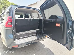 Toyota Land Cruiser Prado 2019 Blue