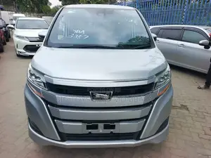 Toyota Noah 2019 Silver