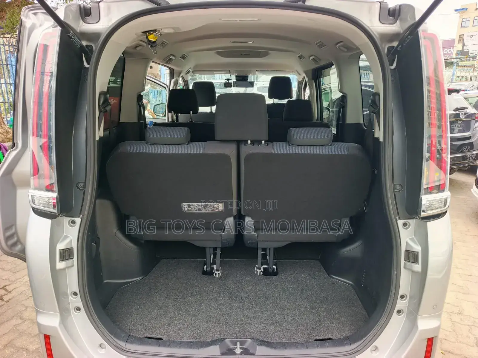 Toyota Noah 2019 Silver