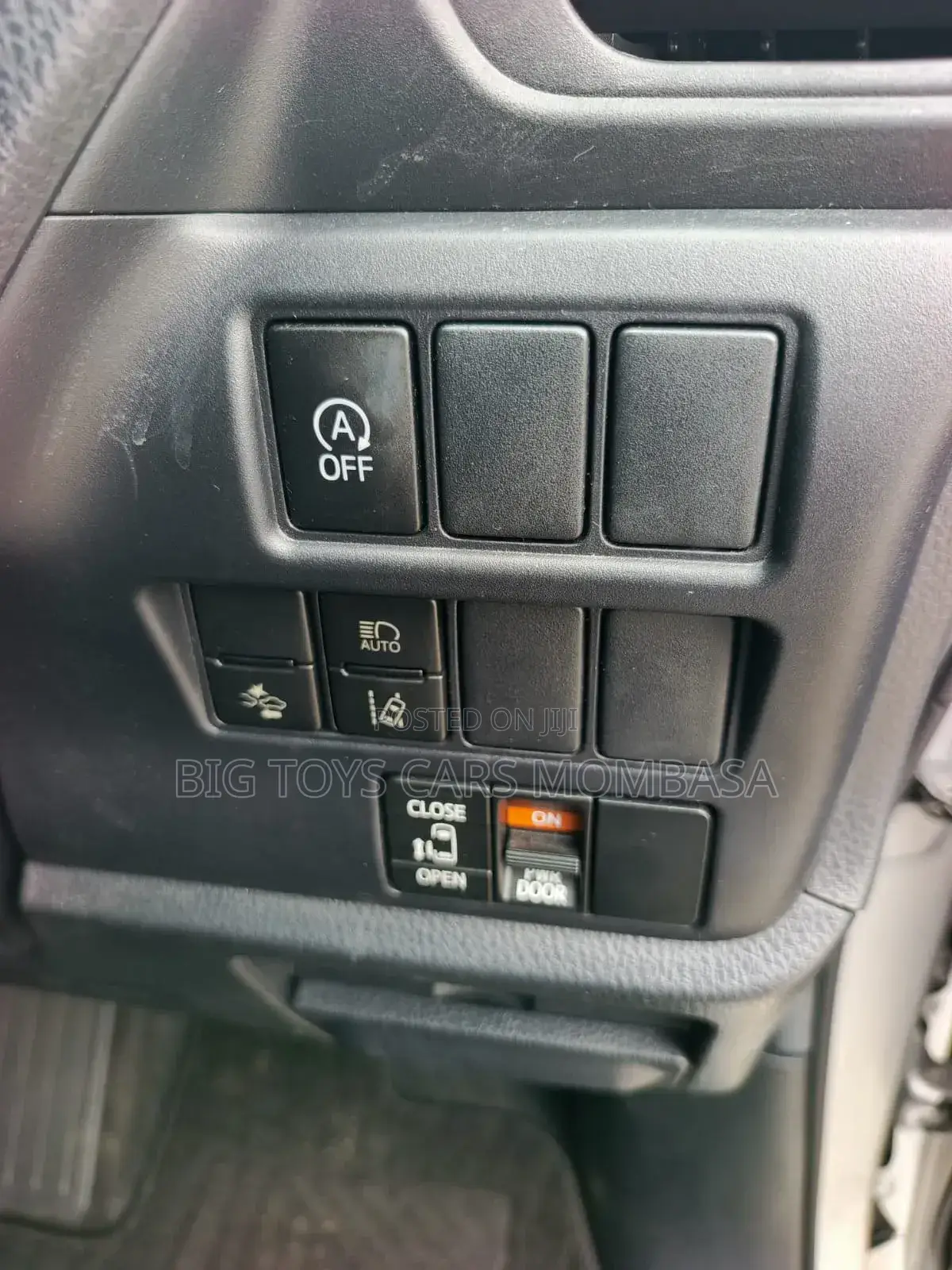 Toyota Noah 2019 Silver