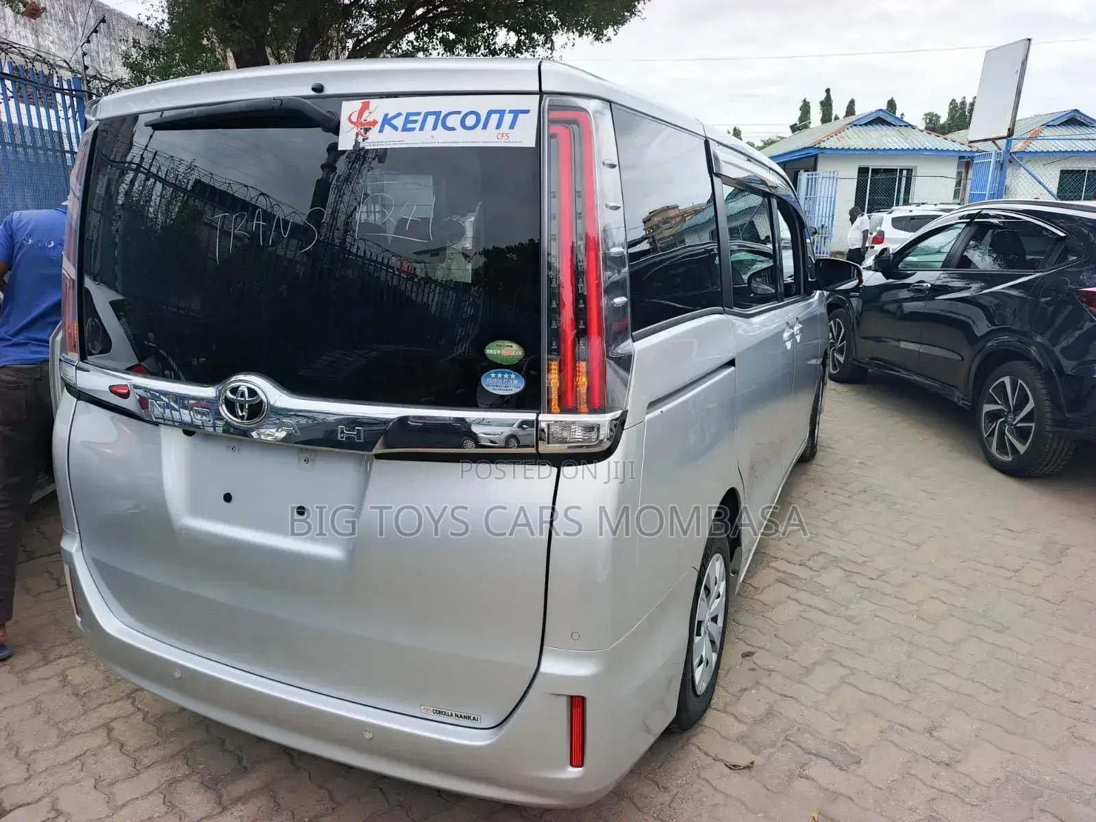 Toyota Noah 2019 Silver