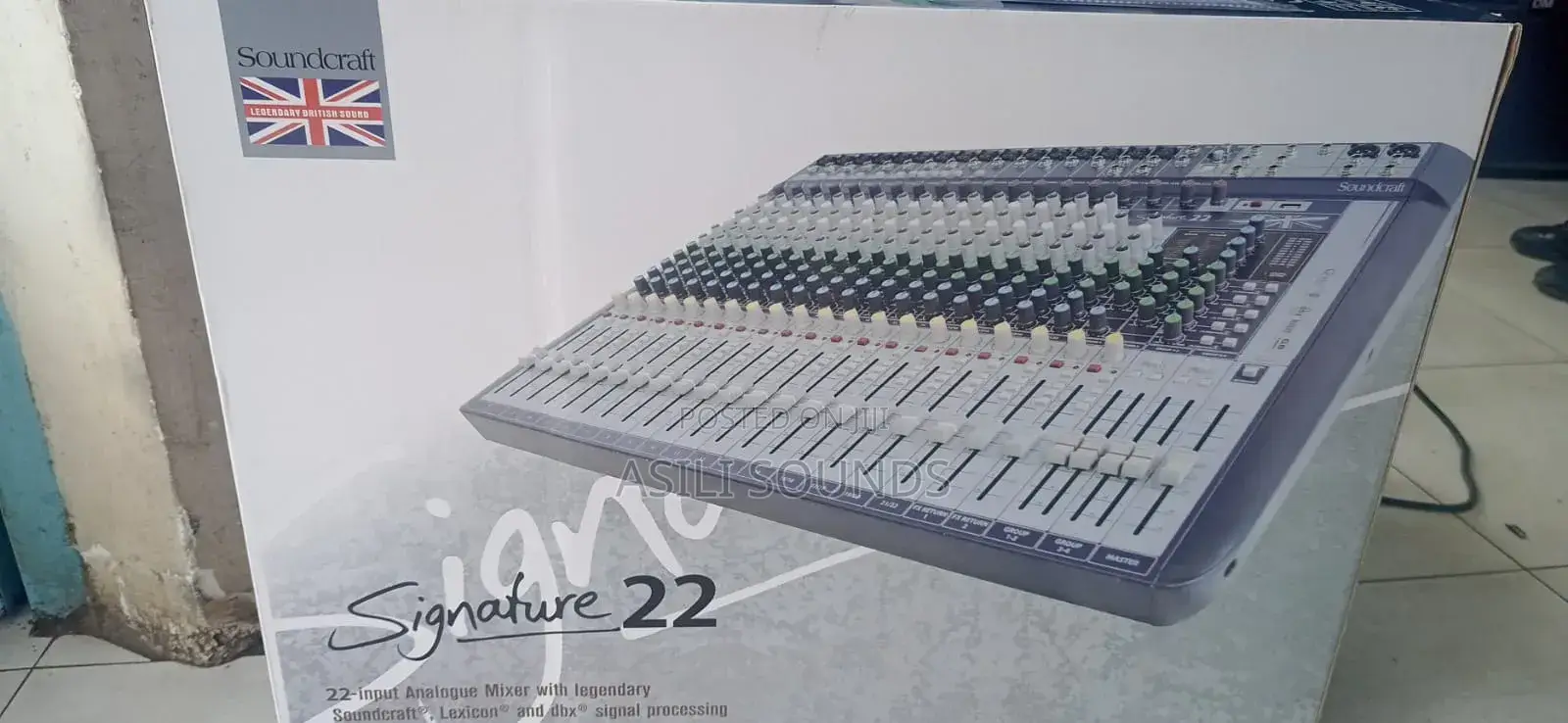 Soundcraft Signature 22 Analog Mixer