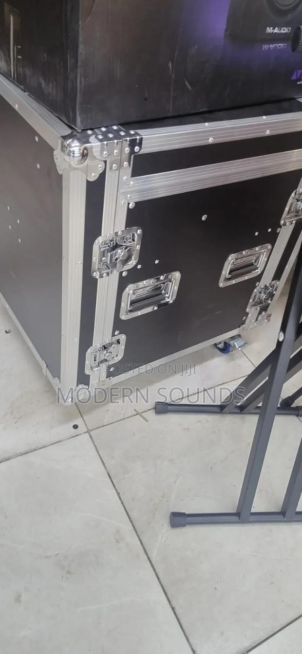 Prox Flip-Ready Easy Hydraulic Lifting Case - main view