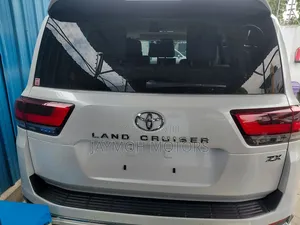 Toyota Land Cruiser 2024 White