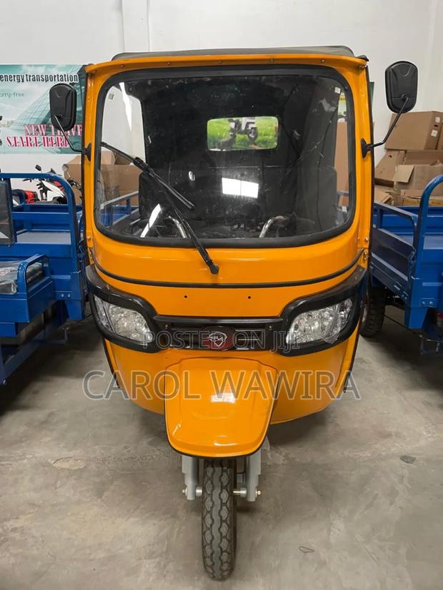 New Motorcycle 2026 Yellow - main view