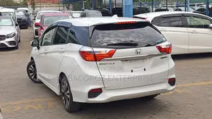 Honda Shuttle 1.5 Hybrid 2WD 2019 White