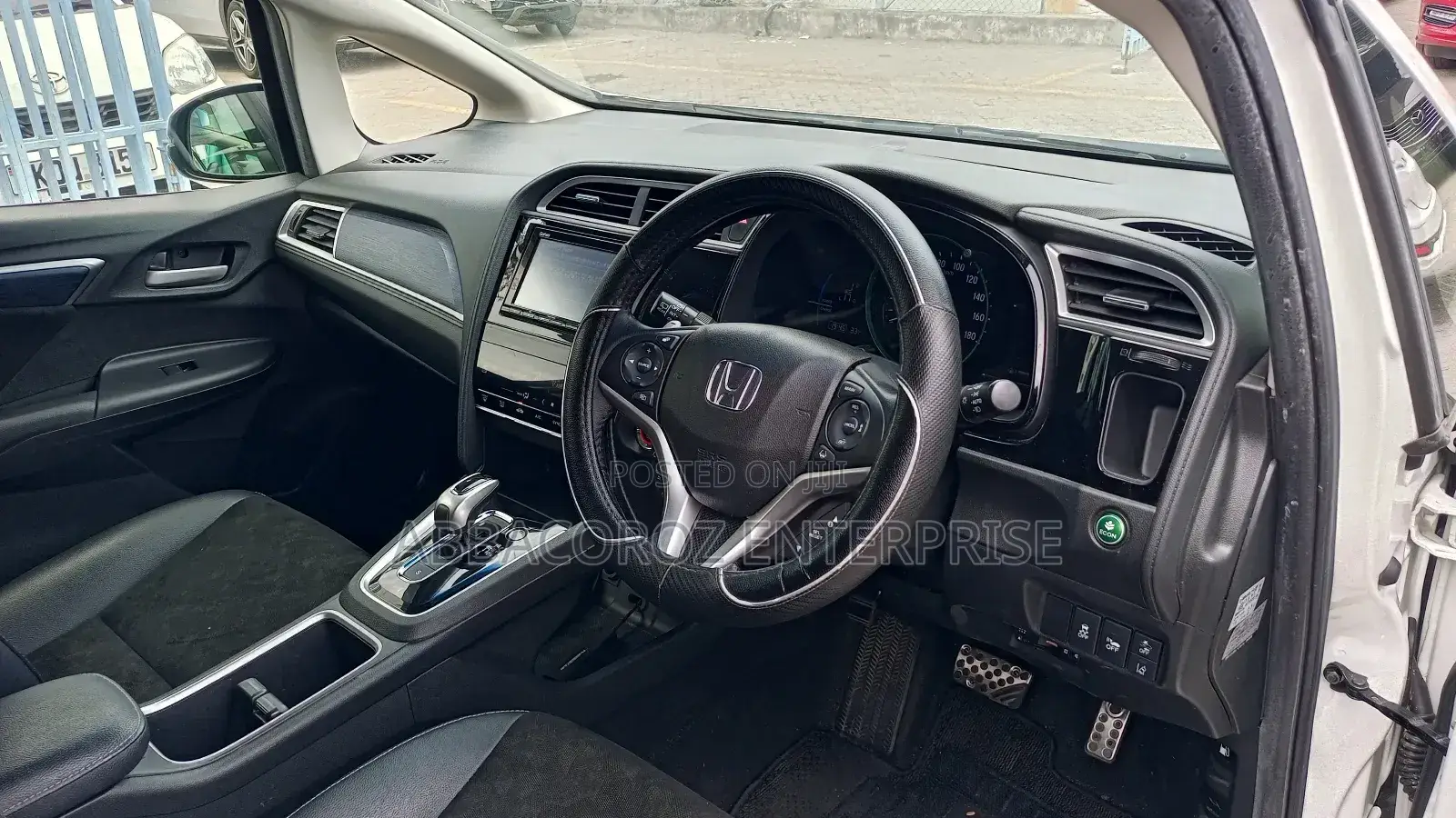 Honda Shuttle 1.5 Hybrid 2WD 2019 White