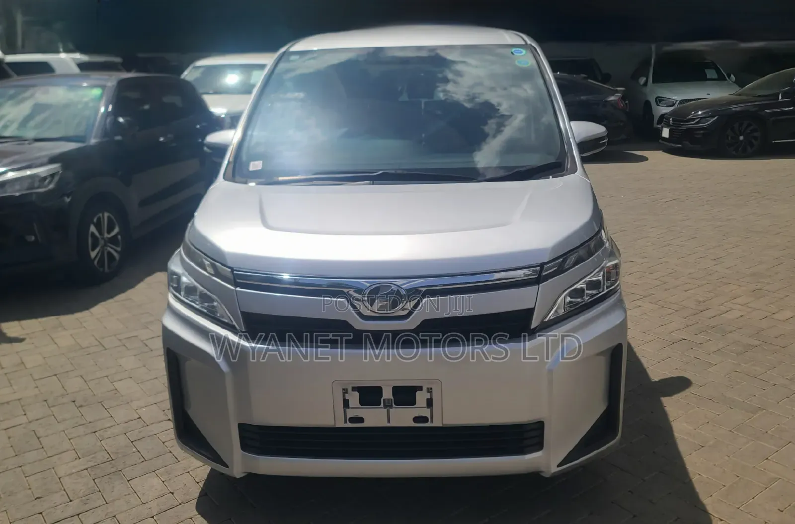 Toyota Voxy 2018 Silver