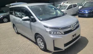 Toyota Voxy 2018 Silver