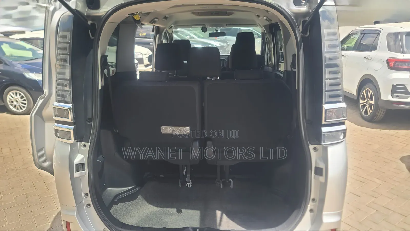 Toyota Voxy 2018 Silver