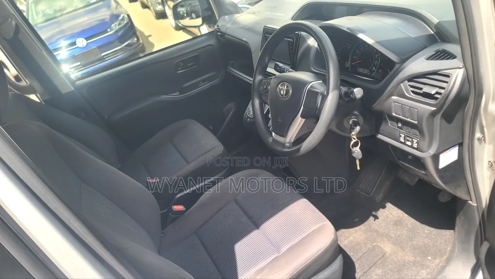 Toyota Voxy 2018 Silver