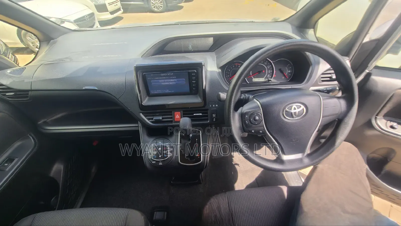 Toyota Voxy 2018 Silver