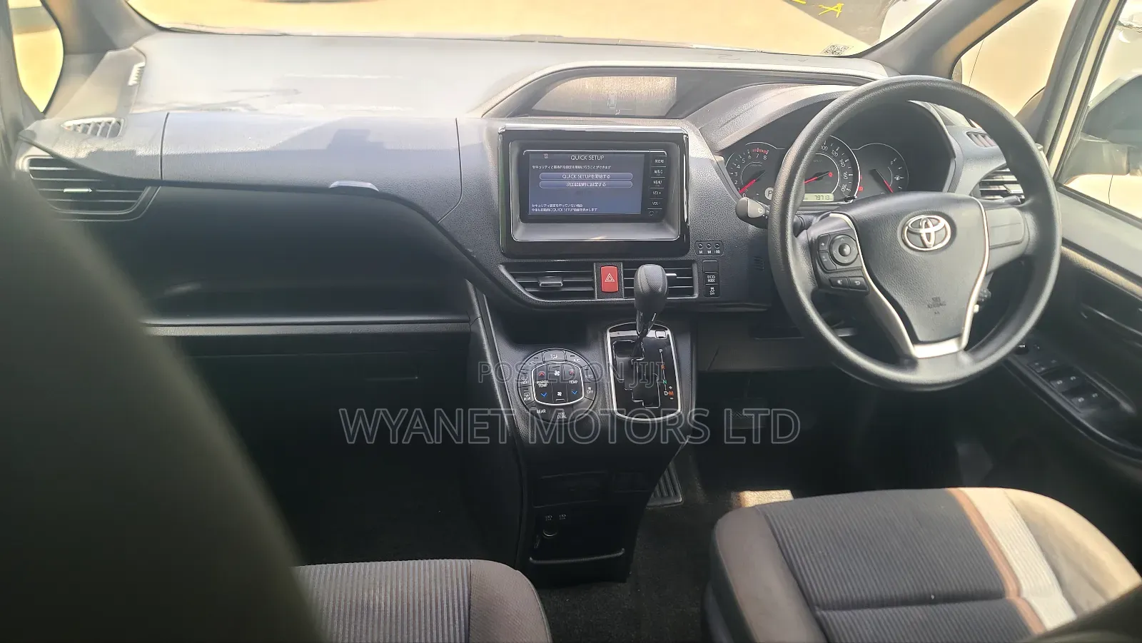 Toyota Voxy 2018 Silver
