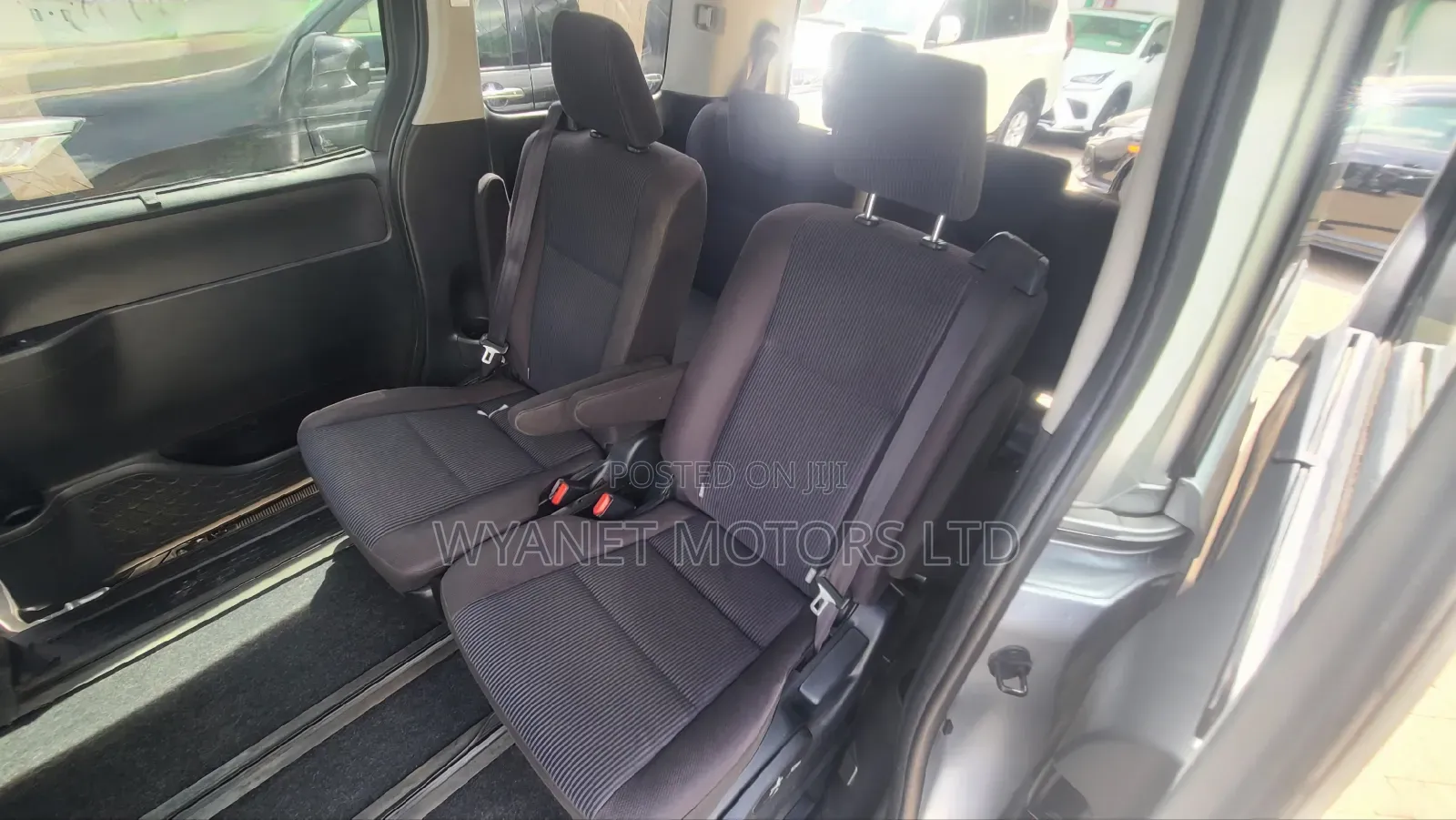 Toyota Voxy 2018 Silver