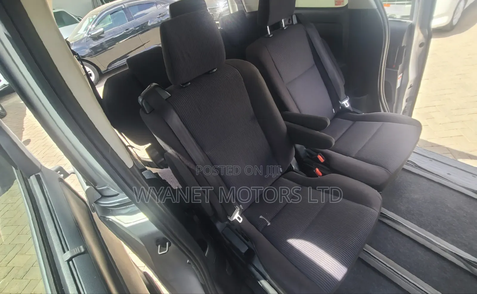 Toyota Voxy 2018 Silver