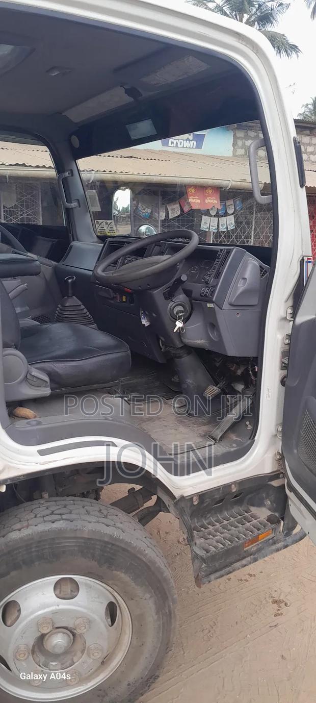 Isuzu Elf 2018 White - thumbnail 3