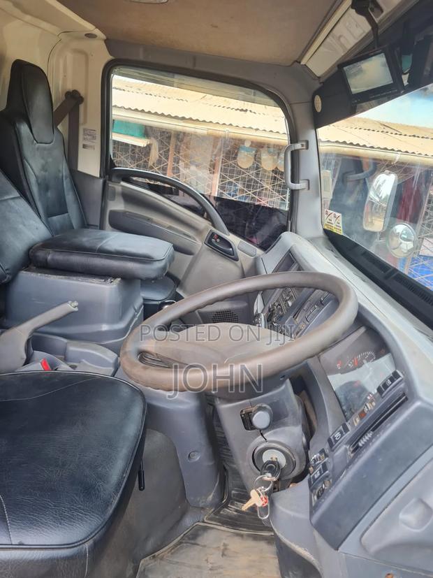 Isuzu Elf 2018 White - thumbnail 5