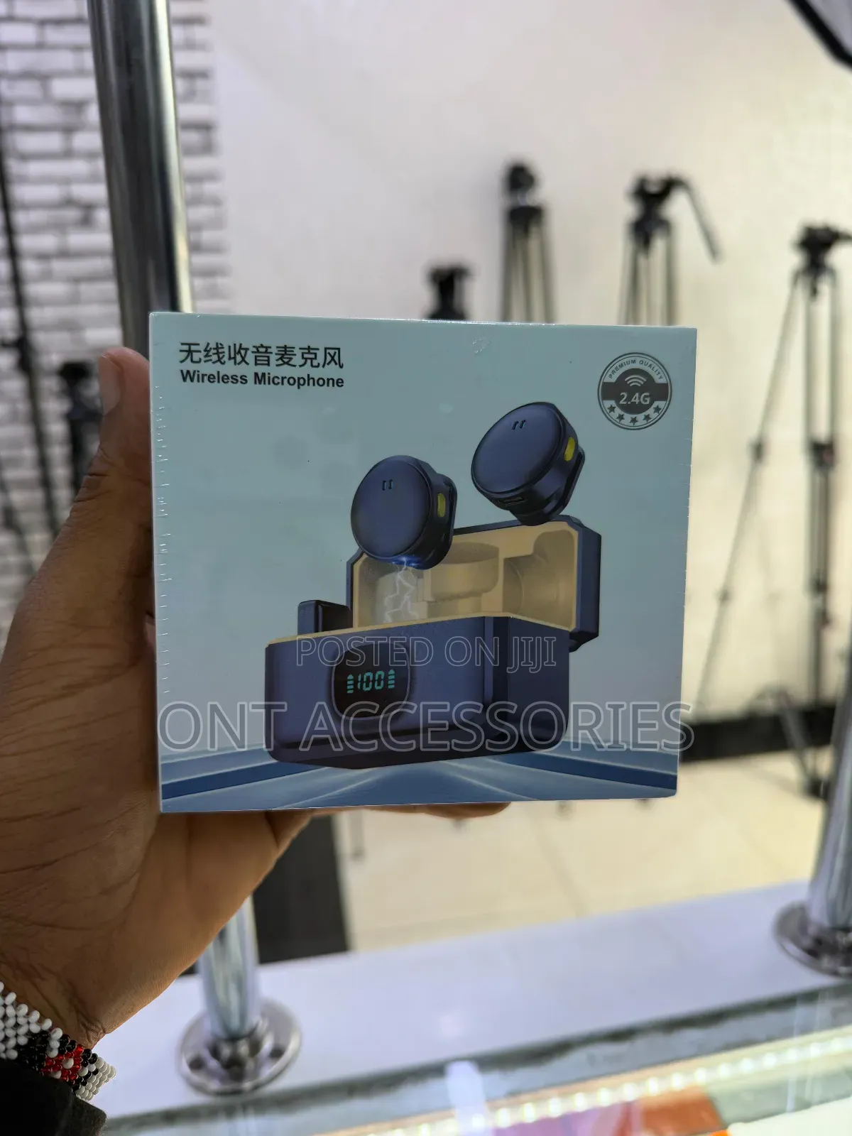 Q8 Wireless Microphone for iPhone and Type C Smartphone