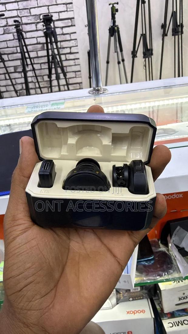 Q8 Wireless Microphone for iPhone and Type C Smartphone - thumbnail 3