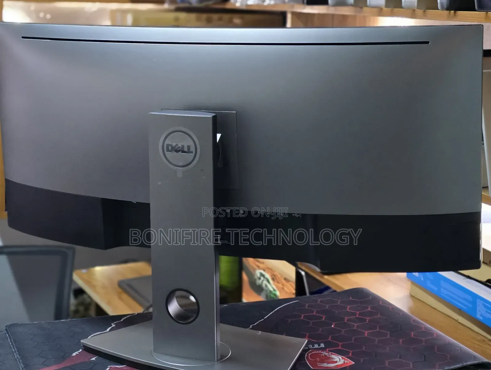 Dell Ultrasharp U3419w
Display Size: 34 Inches (Curved Ultrawid