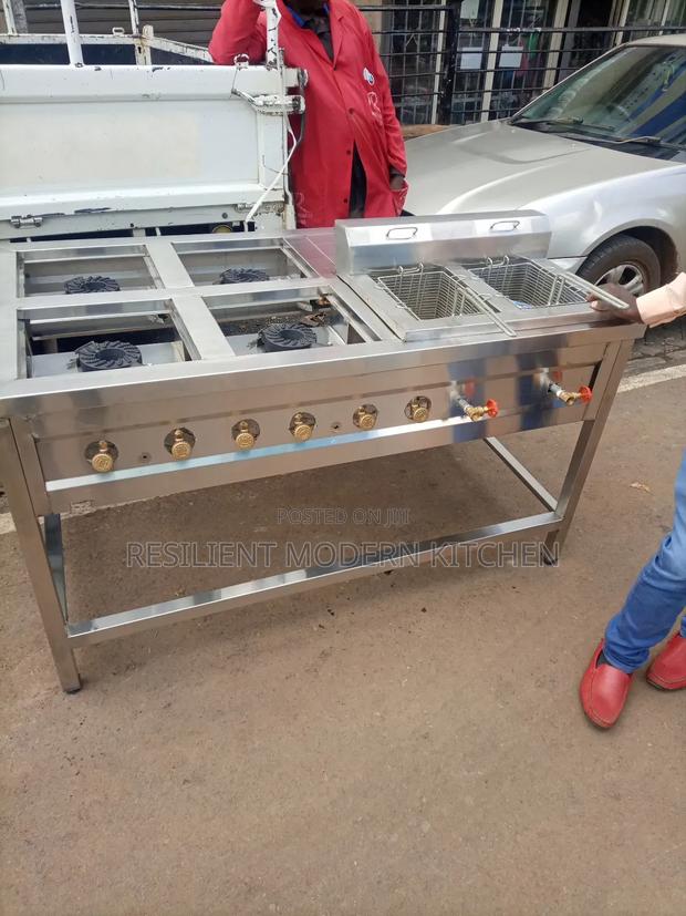 Commercials Combined Cooker 4 Burner Gas Cooker and a Fryer