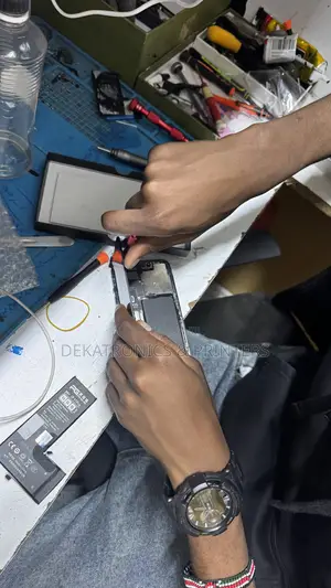 iPhone X, 11, 12, 13, 14, 15 16 Battery Replacement