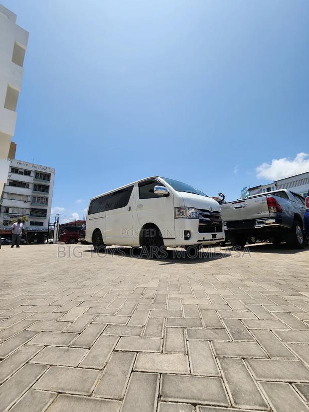Toyota HiAce 2019 White - thumbnail 2
