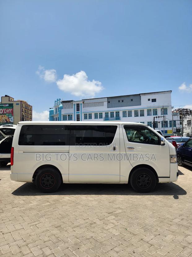 Toyota HiAce 2019 White - thumbnail 3