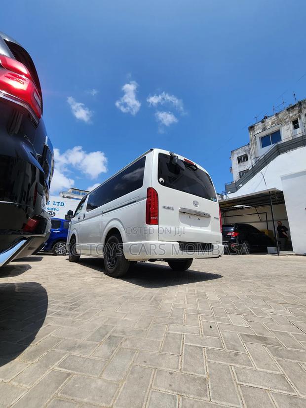 Toyota HiAce 2019 White - thumbnail 4