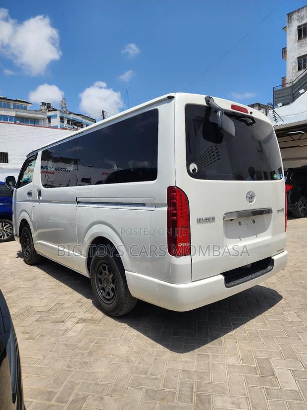 Toyota HiAce 2019 White - thumbnail 5