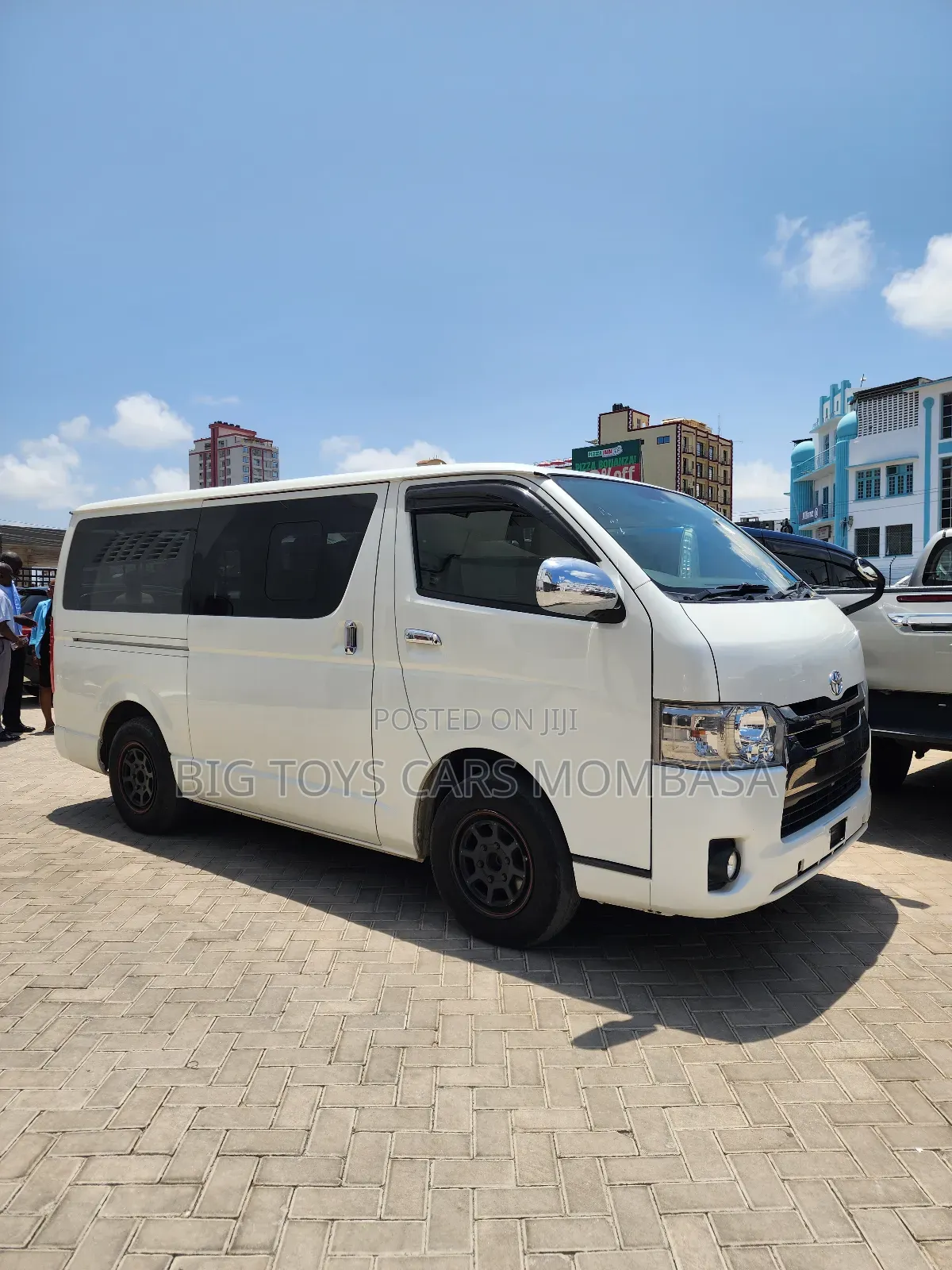 Toyota HiAce 2019 White