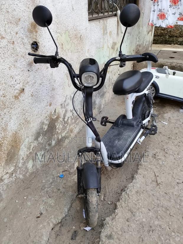 New Motorcycle 2025 White - thumbnail 3