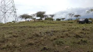 3⁄4 Acre for Sale – 3km From Tarmac | Between Kimana Loitoktok |