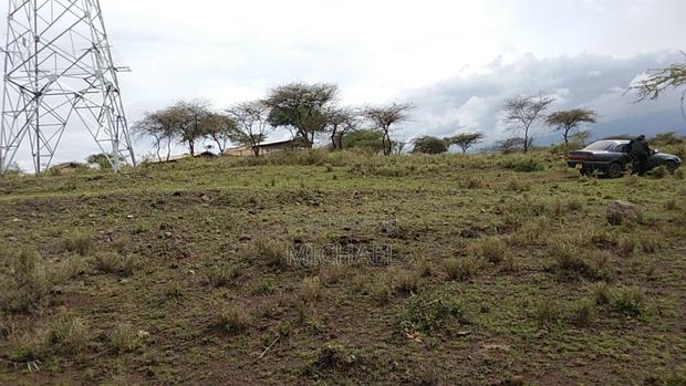 3⁄4 Acre for Sale – 3km From Tarmac | Between Kimana Loitoktok |