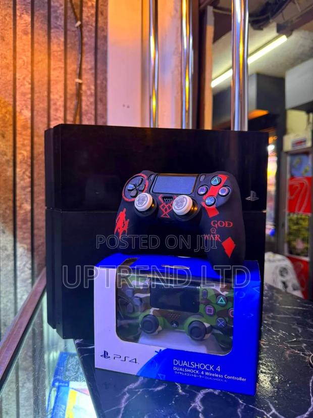 Original Ps4 Standard , Playstation 4 Standard 500gb Slightly Used - main view