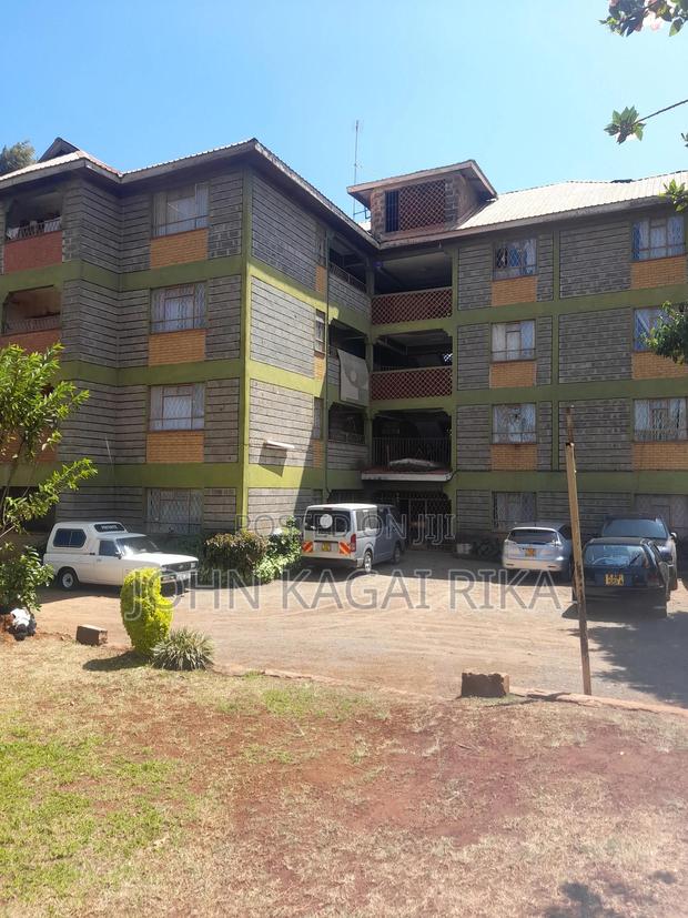 2bdrm Block of Flats in Off Redhill for sale - thumbnail 2