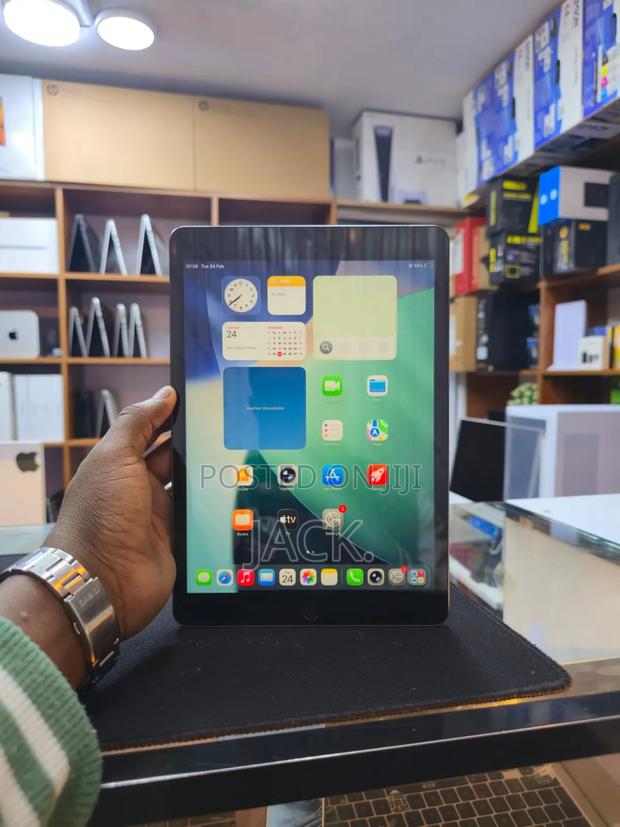 Apple iPad 10.2 (2021) 64 GB Gray - main view