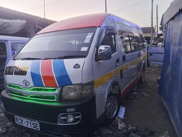 Toyota Grand HiAce 2010 White