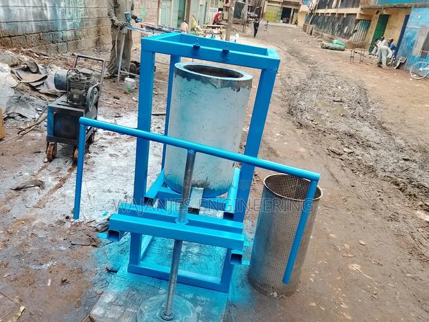 Stainless Manual Honey Press - main view