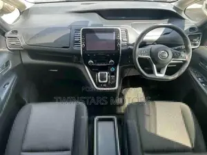 Nissan Serena 2019 Silver