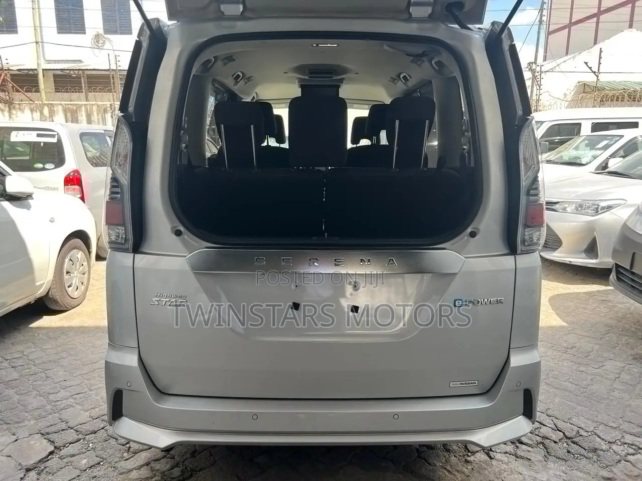 Nissan Serena 2019 Silver