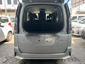 Nissan Serena 2019 Silver