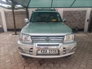 Toyota Land Cruiser Prado 2.7 16V 5dr 2000 Gold