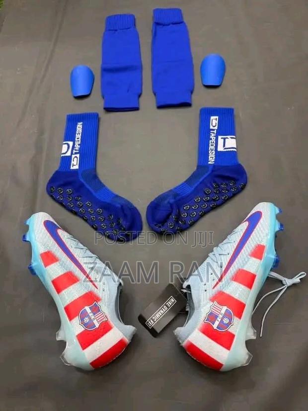 Nike Vapor 16 Football Cleats Size 39-44