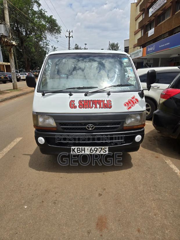 Toyota HiAce 2001 White
